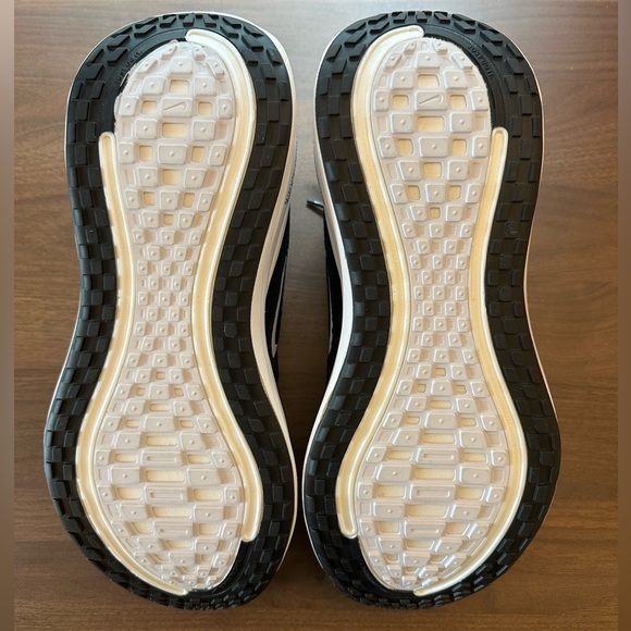 NWT Nike Vomero Plus Black-White Men’s 10 or Women’s 11.5 - Picture 5 of 7